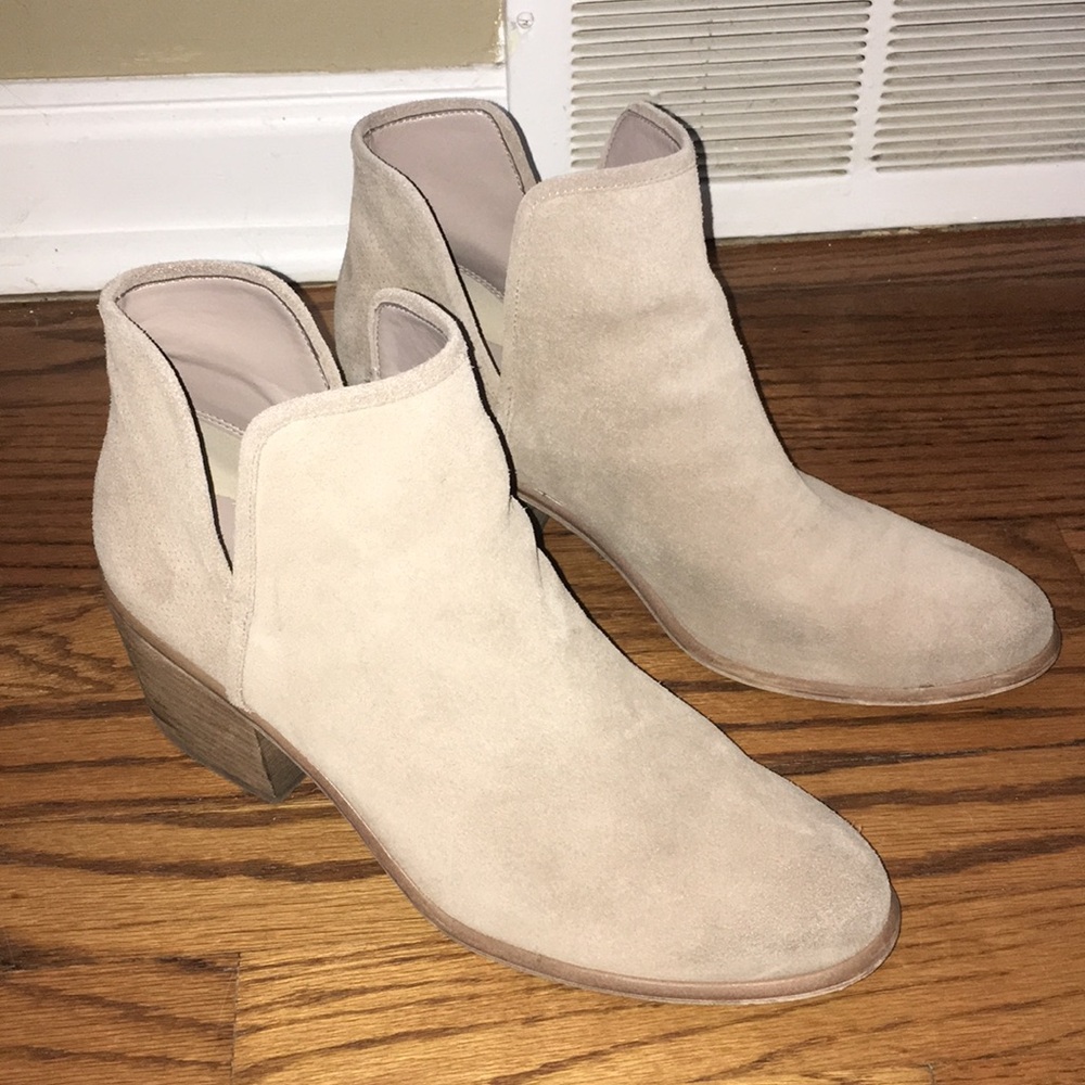 Hinge ankle boots